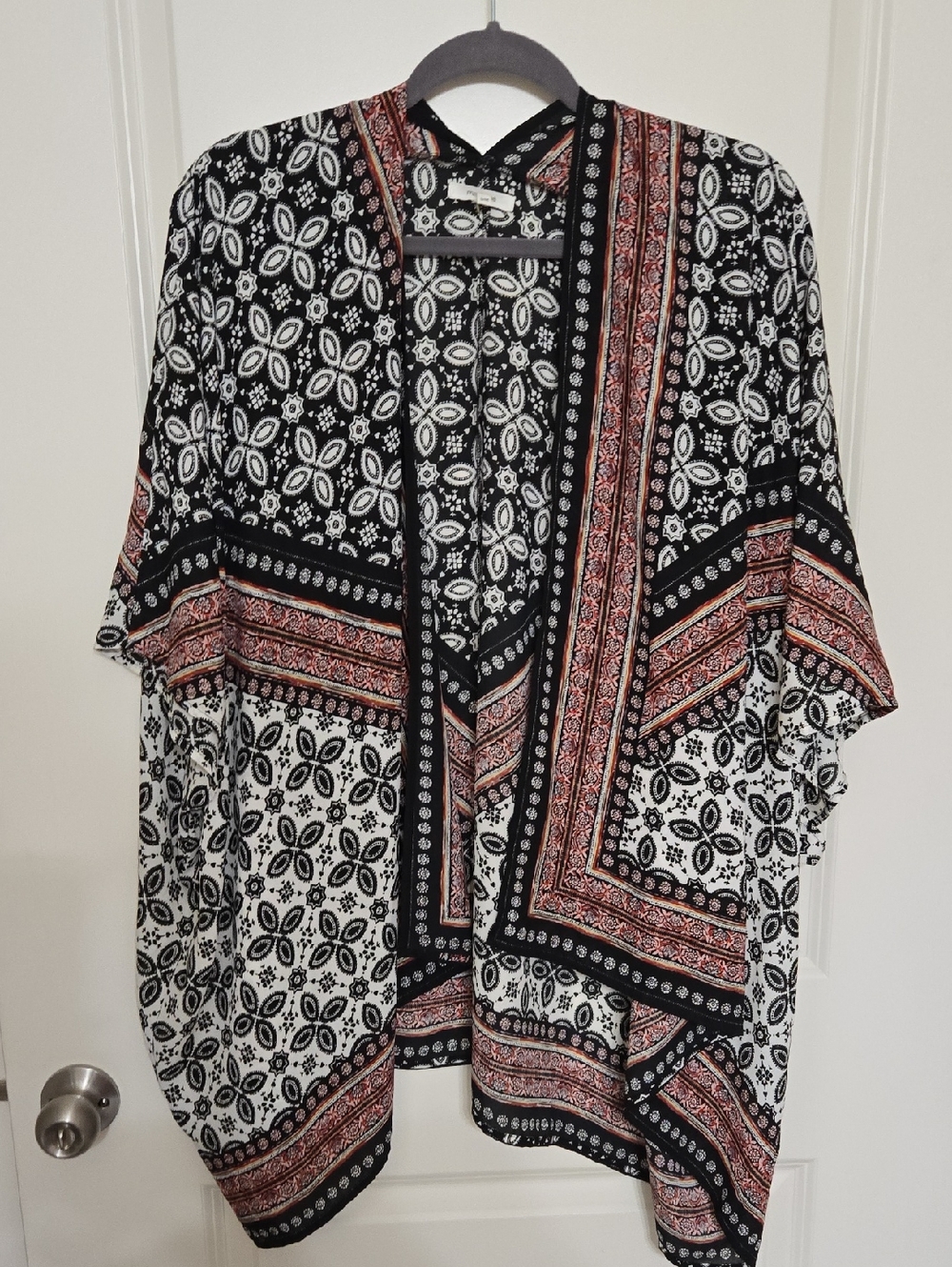 Maurices Black & Cream Open-Front Patterned Kimono with Rust Trim